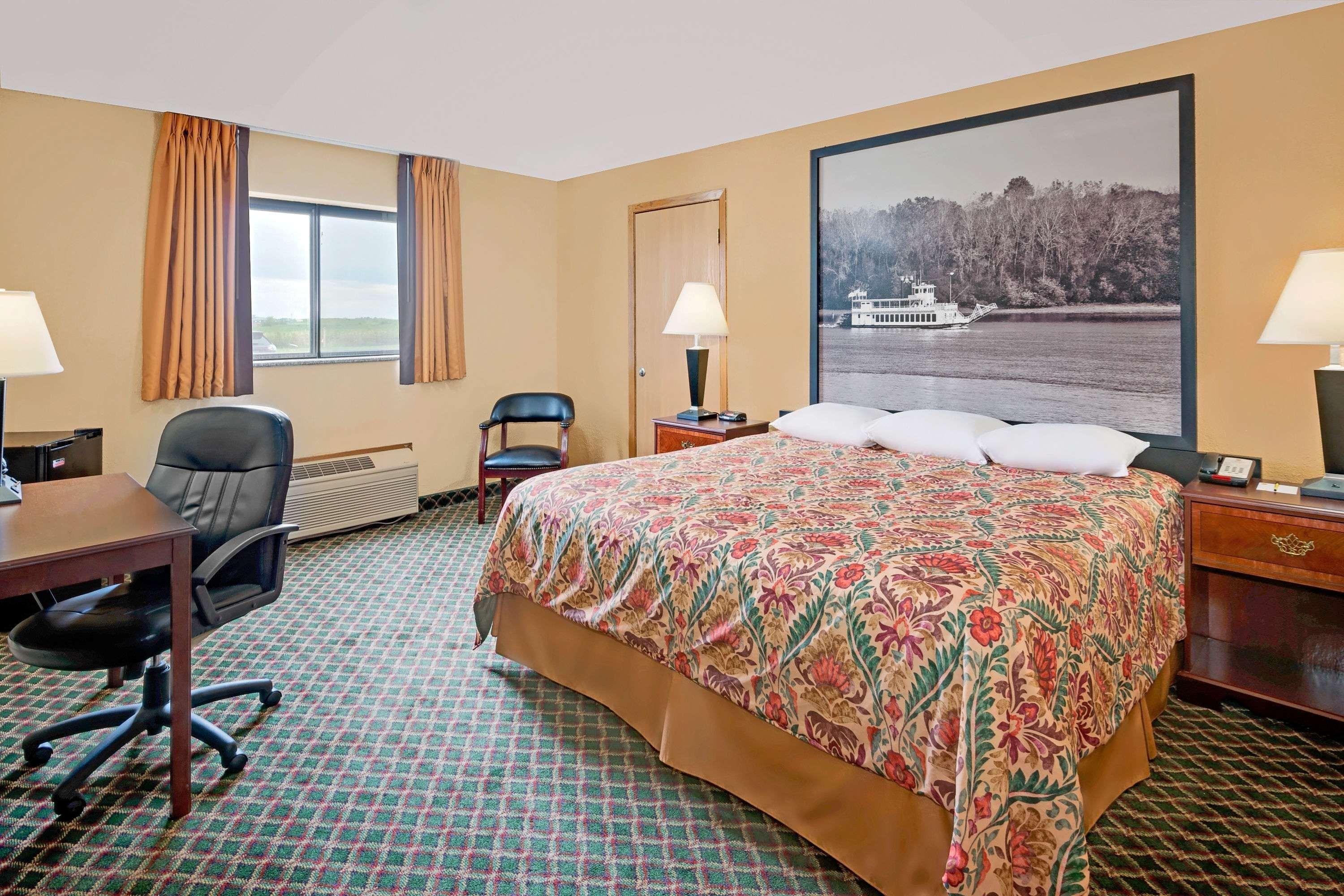 Super 8 By Wyndham Iowa Falls Esterno foto