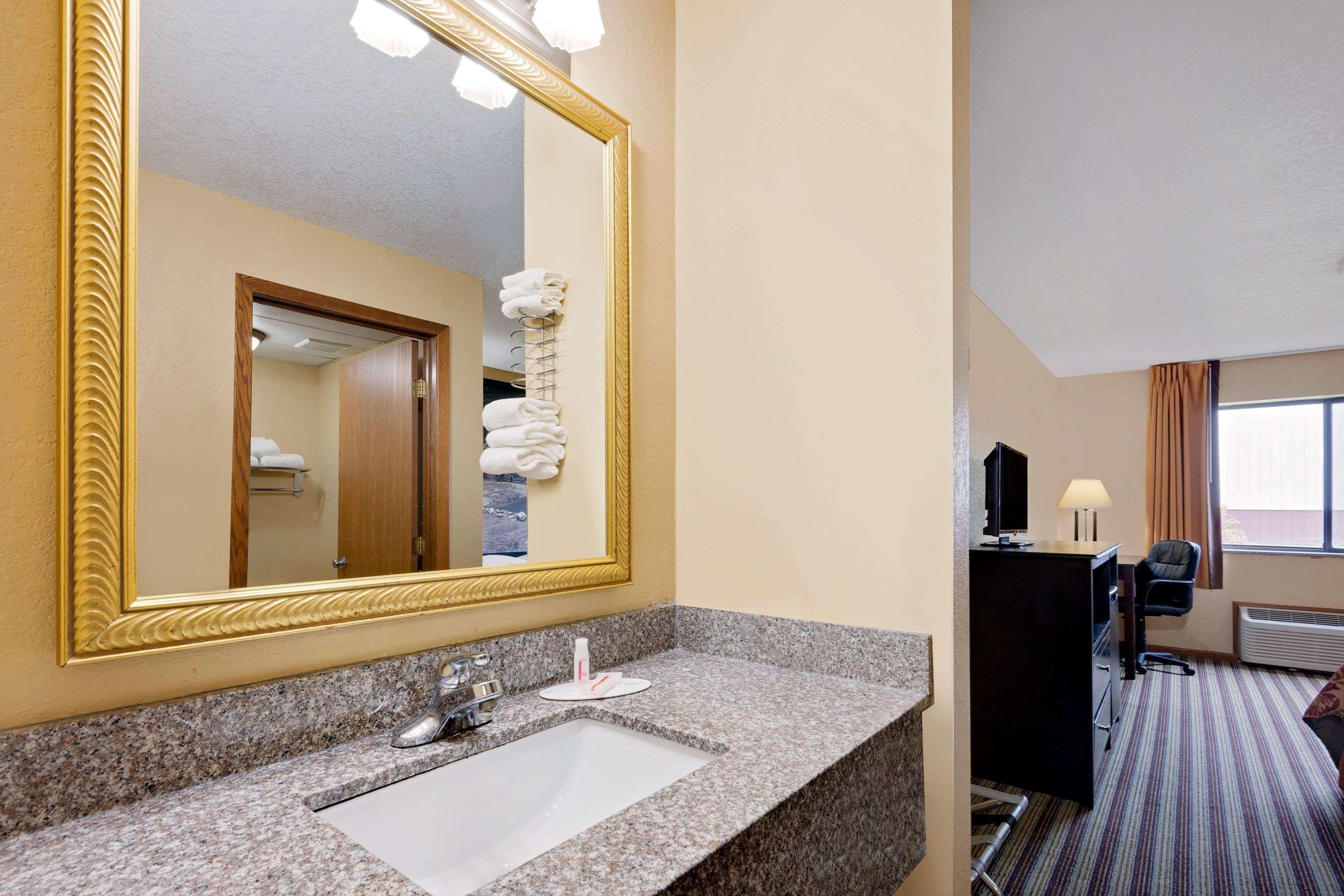 Super 8 By Wyndham Iowa Falls Esterno foto