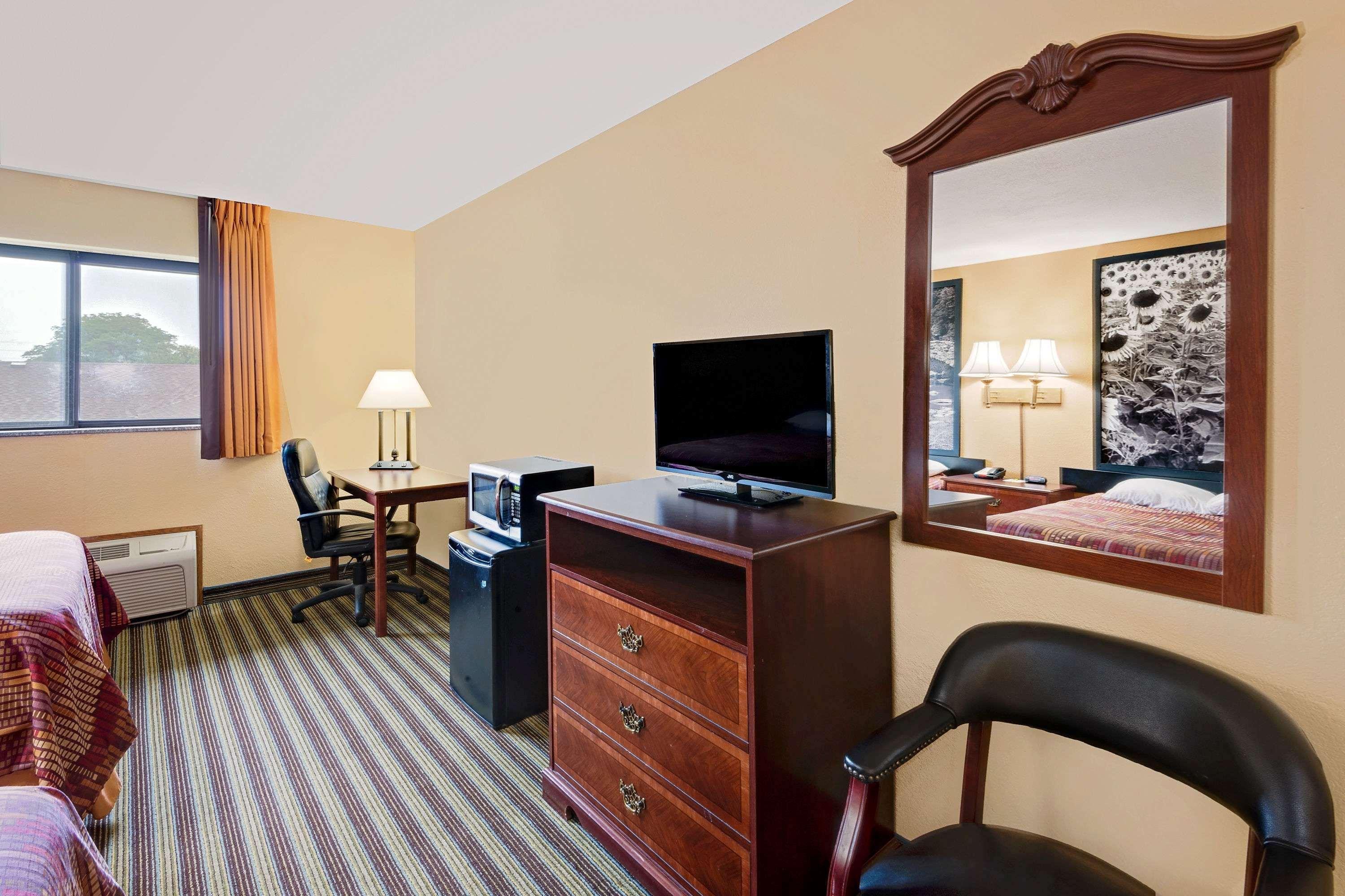 Super 8 By Wyndham Iowa Falls Esterno foto