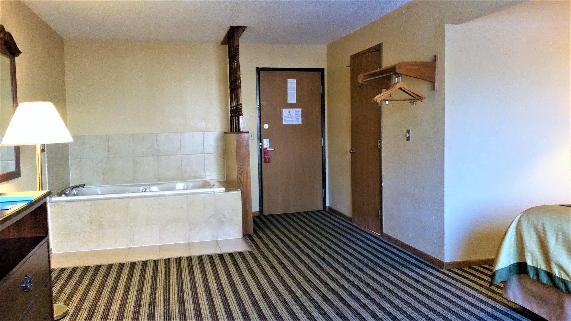 Super 8 By Wyndham Iowa Falls Esterno foto